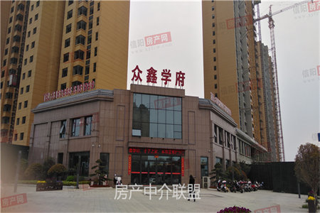 出门龙源双语学校！龙都容郡110平套三，小高层送附房